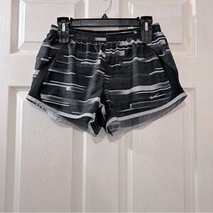 NIKE Women's Shorts With Liner Drawstring Black Gray Size Medium 3 inch inseam